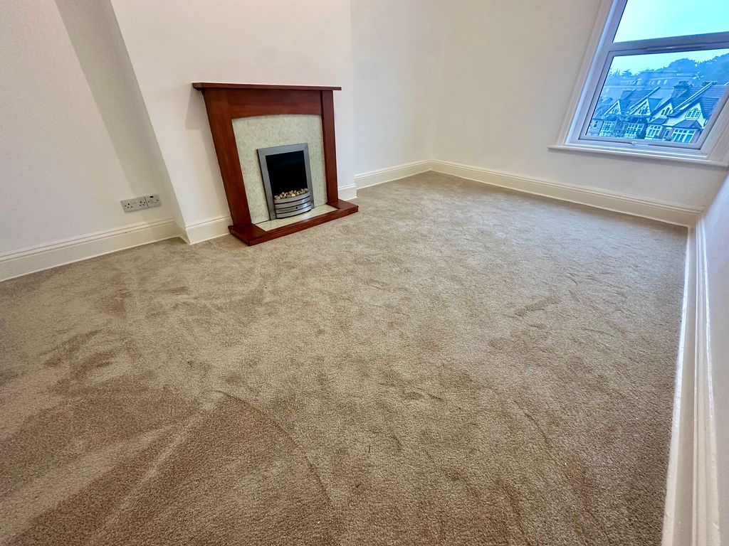 Property photo 2 of 12 Image