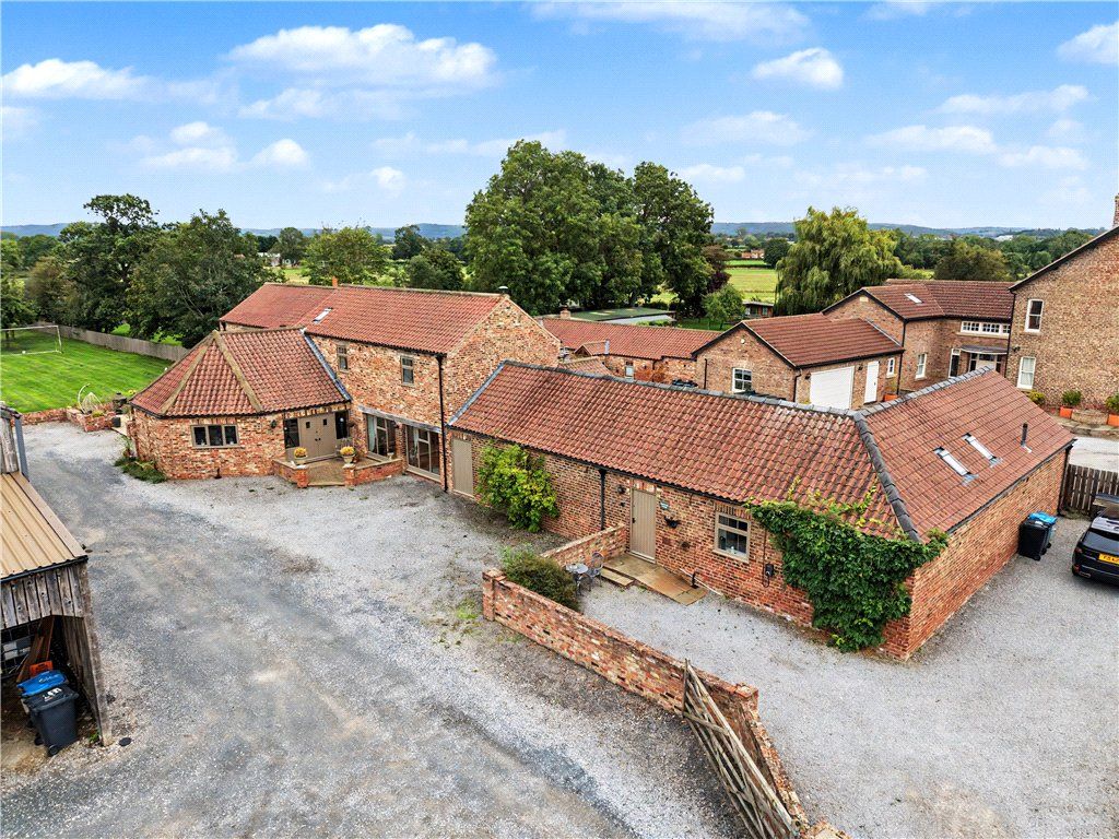 Property photo 1 of 30 House And Cottage
