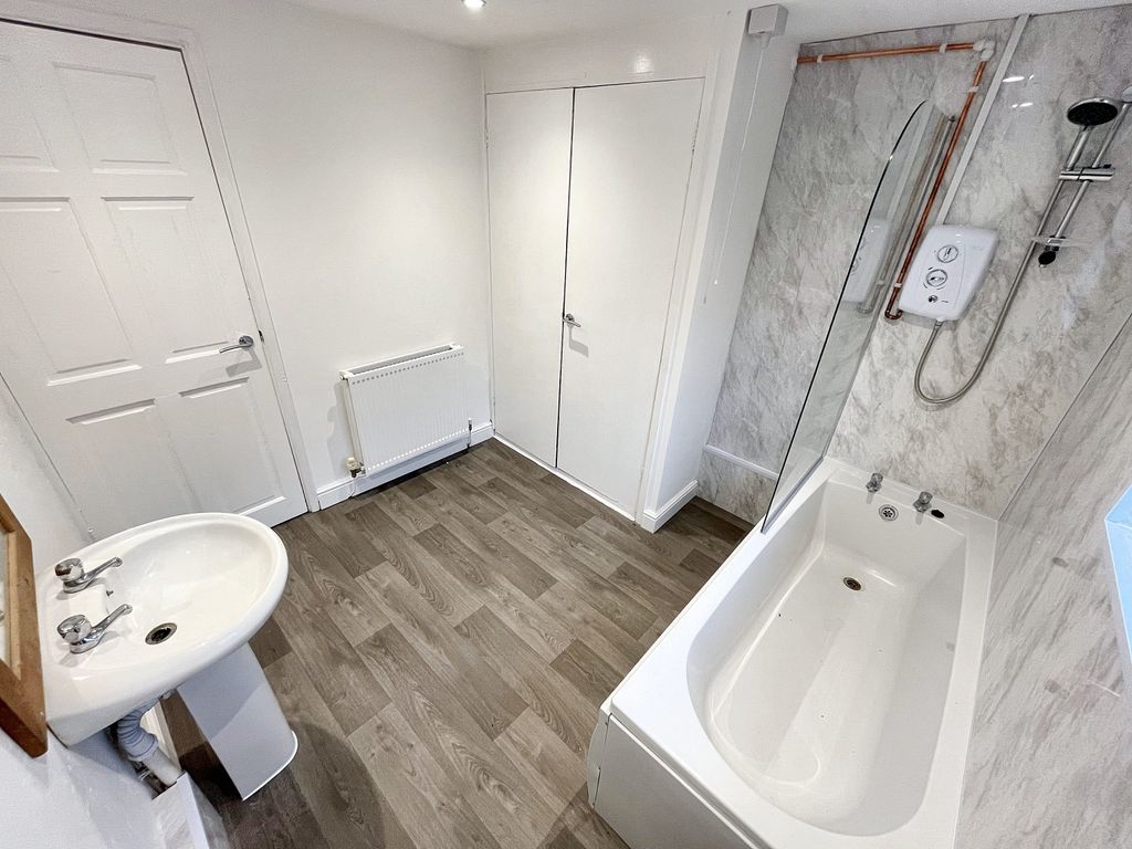 Property photo 3 of 20 Bath2