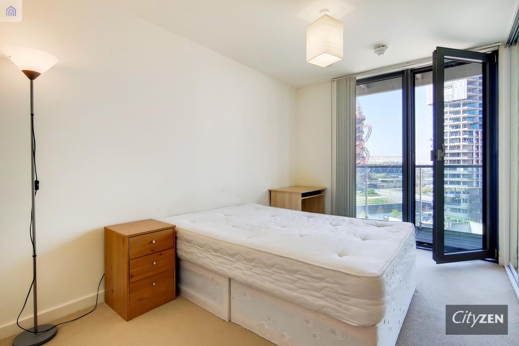 Property photo 2 of 10 Bedroom