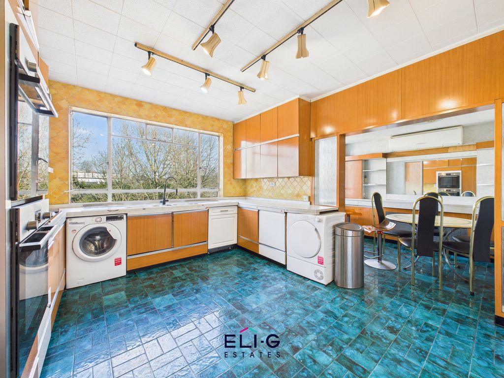 Property photo 2 of 17 Gallery
