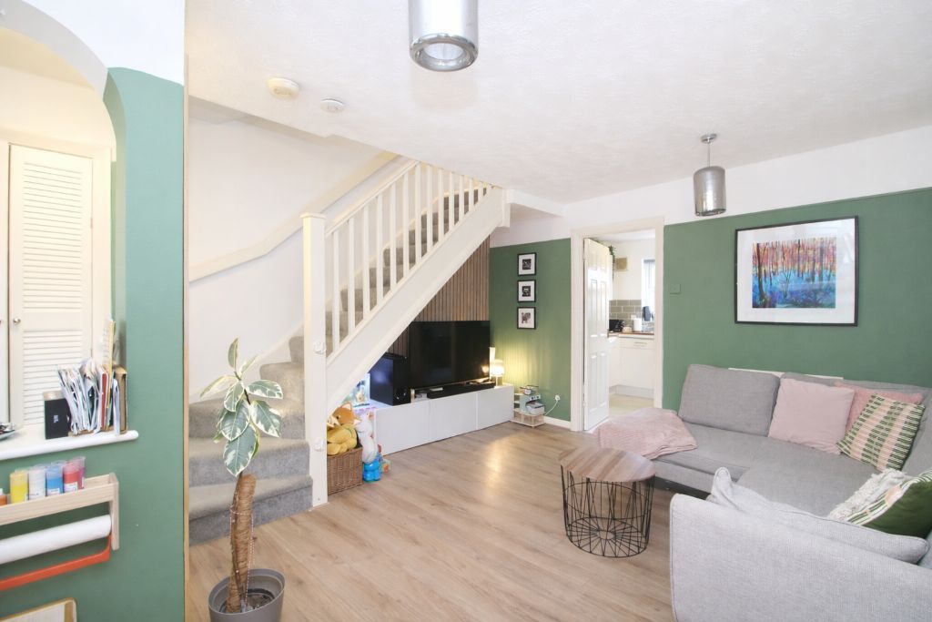 Property photo 3 of 16 Lounge