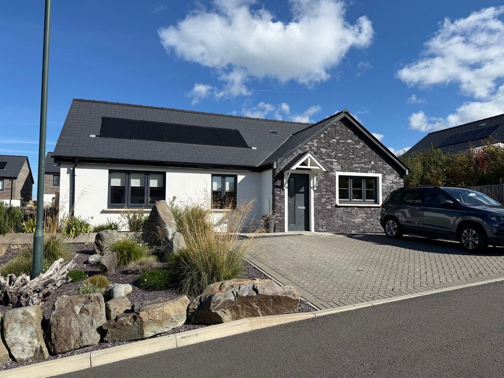 Property photo 1 of 36