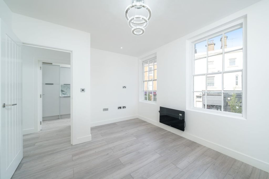 Property photo 2 of 11 Living Room