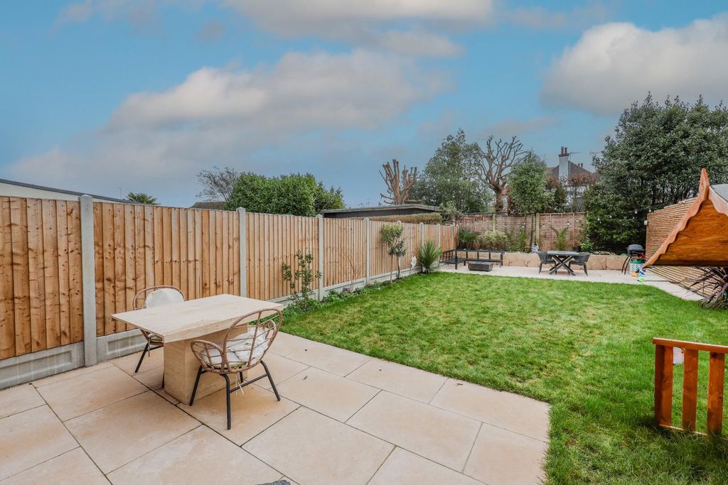 Property photo 3 of 24