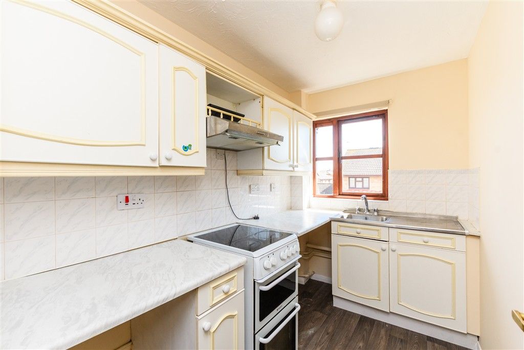 Property photo 3 of 11 Kitchen