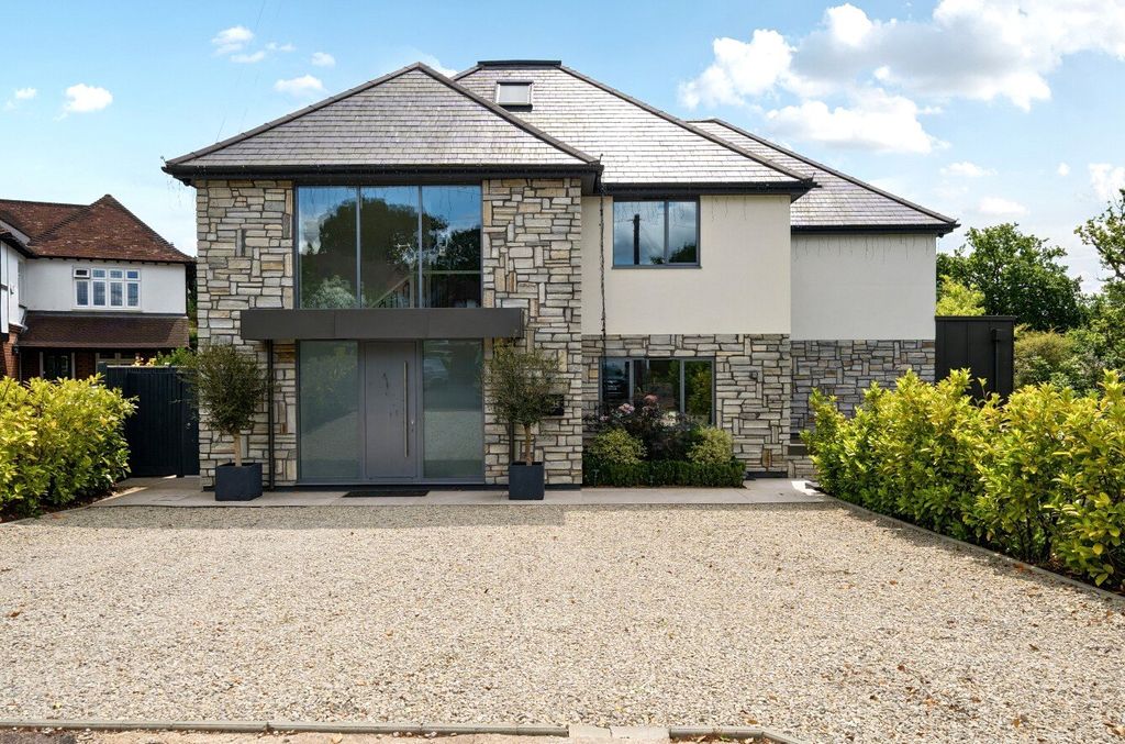 Property photo 1 of 28 14 Claremont Gardens