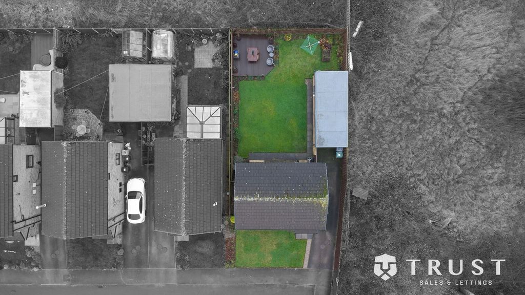 Property photo 2 of 33