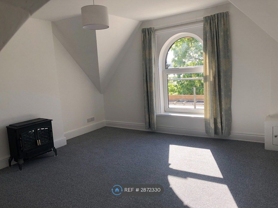 Property photo 1 of 4 Living Room