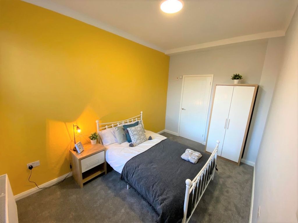Property photo 1 of 11 Ensuite Bedroom 4