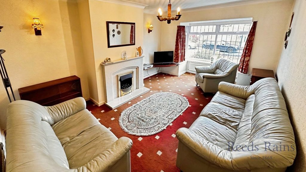 Property photo 2 of 18 Lounge