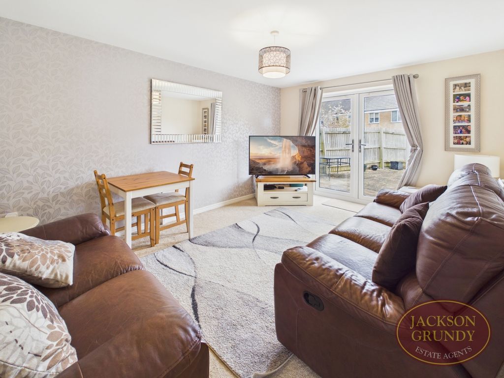 Property photo 2 of 23 36 York Way