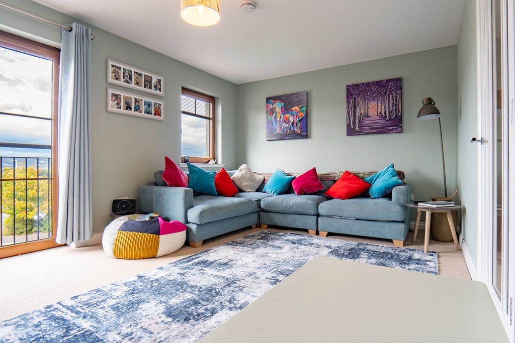 Property photo 3 of 33