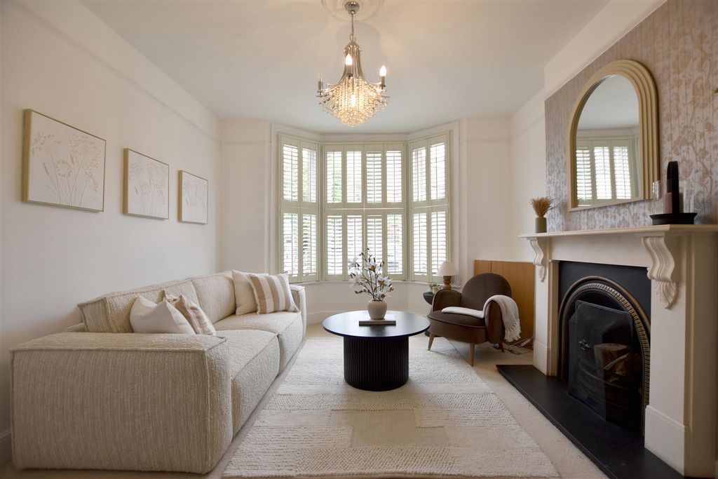 Property photo 2 of 16 Lounge(1).Jpg