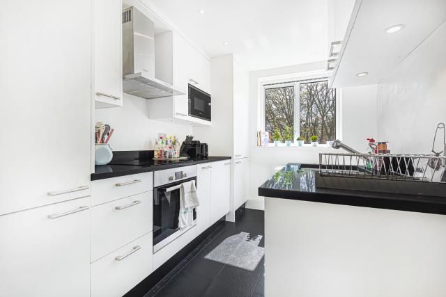 Property photo 2 of 10 Kitchen