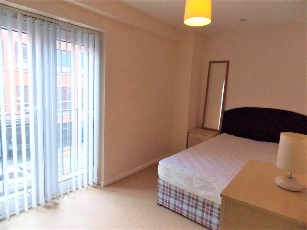 Property photo 1 of 8 A Bright And Tidy Double Bedroom Featuring A Large...