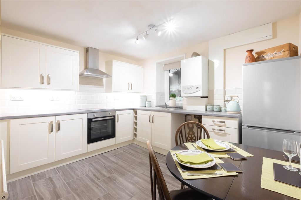 Property photo 3 of 18 Dining Kitchen