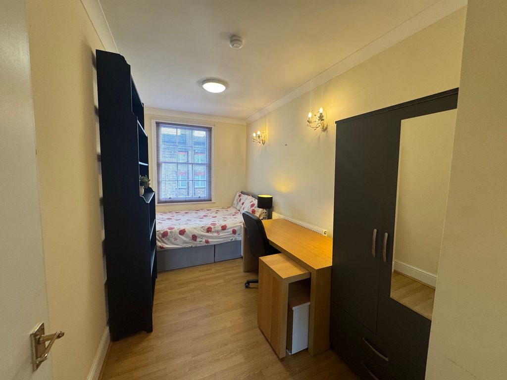 Property photo 3 of 27