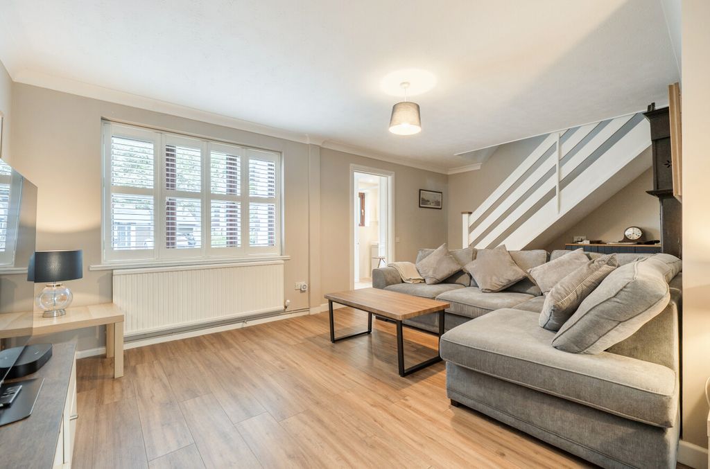 Property photo 2 of 12 1452984-7-69Fa24c...