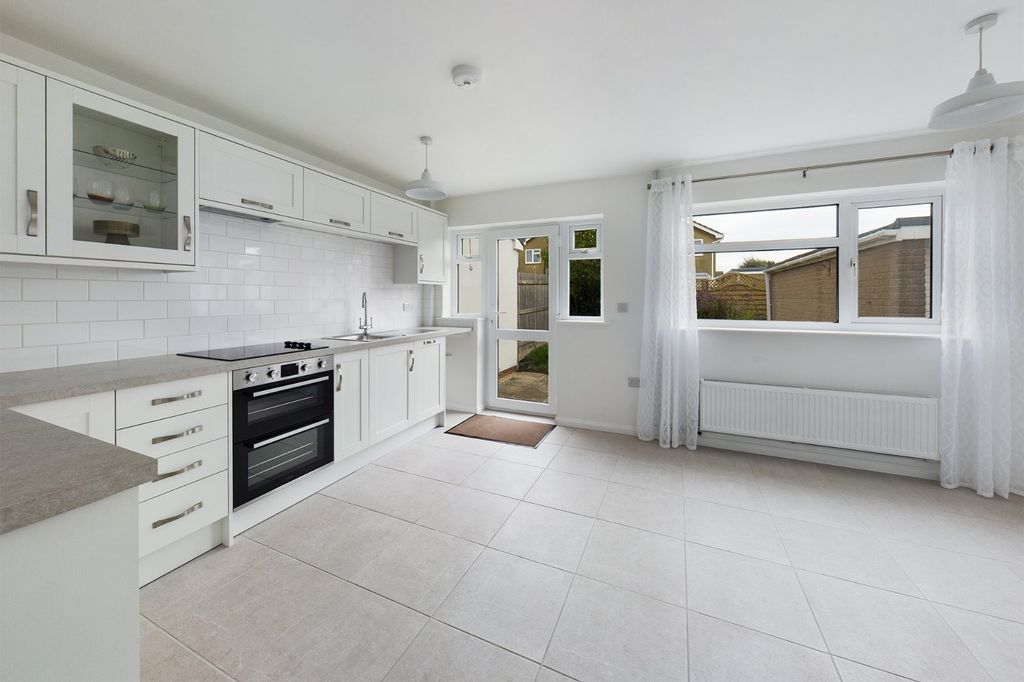 Property photo 2 of 12 Kitchen / Dining