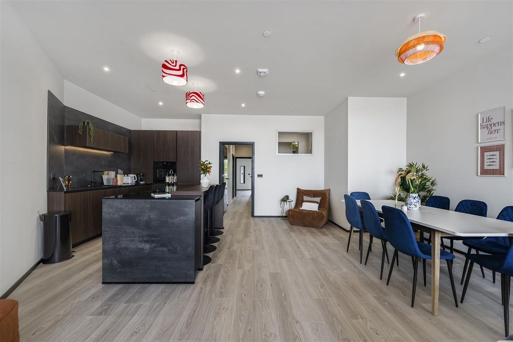 Property photo 3 of 18 A7406591.Jpg
