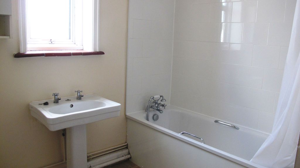 Property photo 3 of 7 4551053