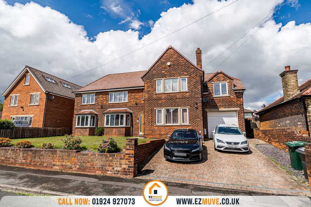 Property photo 2 of 47