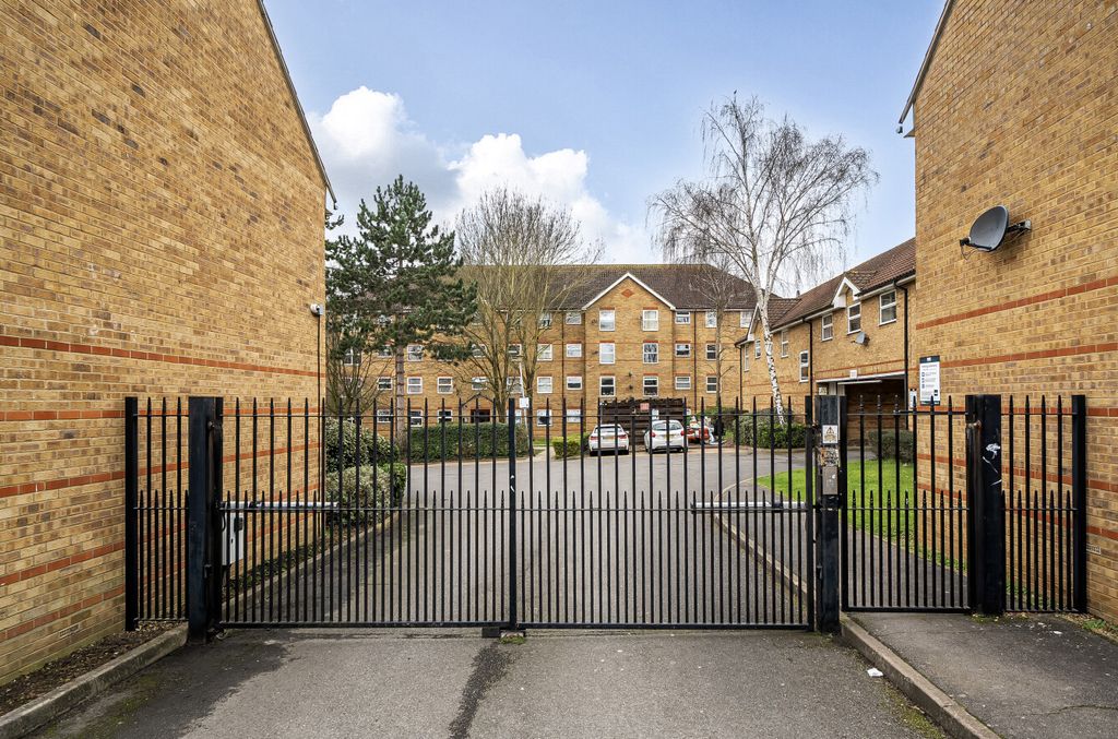 Property photo 1 of 10 1418824-1-699c638...