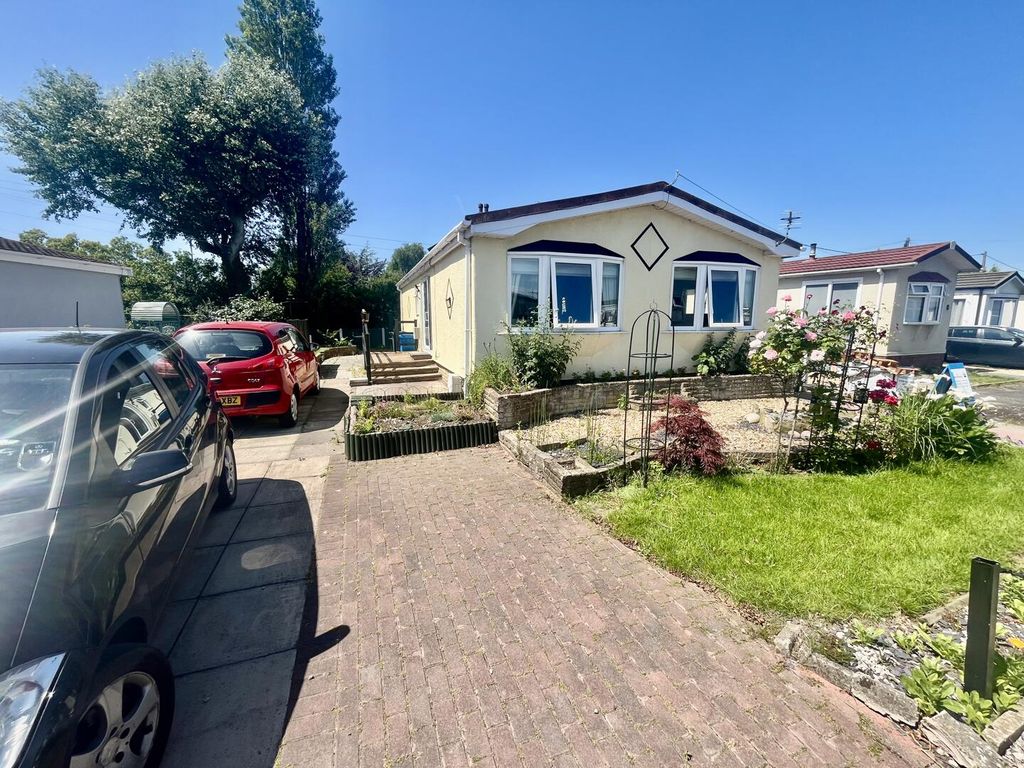 Property photo 1 of 14 Front (Exterior)