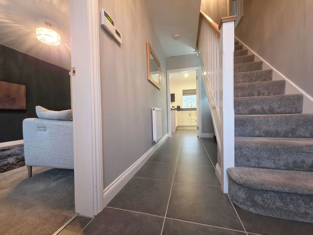 Property photo 3 of 27