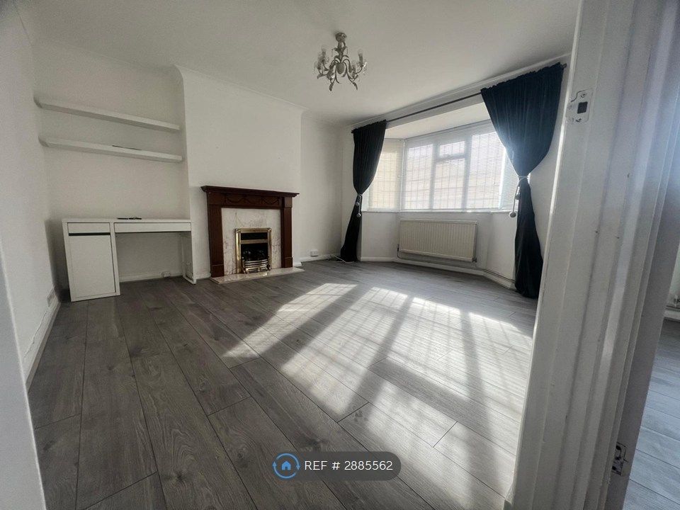 Property photo 1 of 15 Living Room