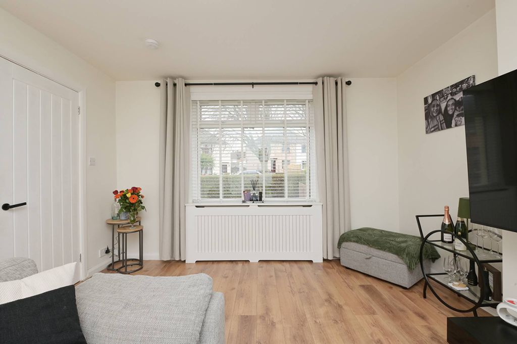 Property photo 3 of 25