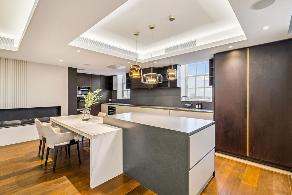 Property photo 2 of 18 Image