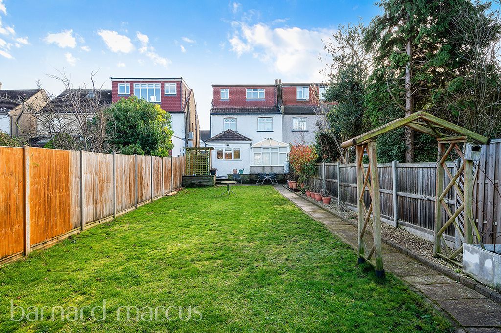 Property photo 2 of 11 Garden