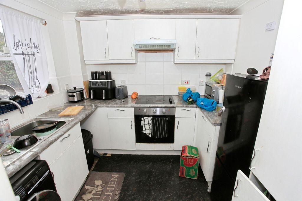 Property photo 3 of 13