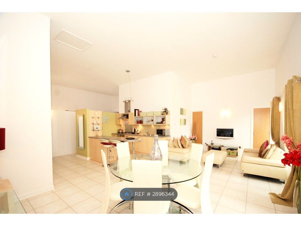 Property photo 3 of 20 Dining Area