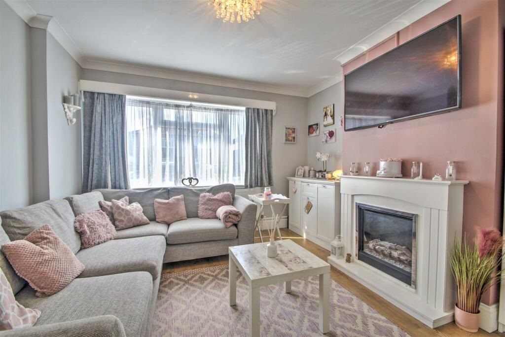 Property photo 3 of 8 Photo 3