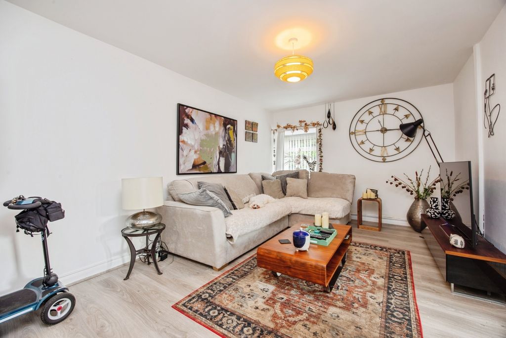 Property photo 2 of 20 Living Room