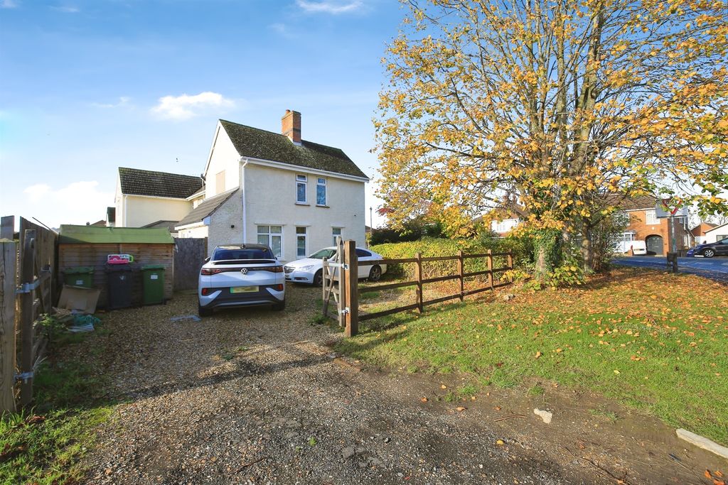 Property photo 2 of 20