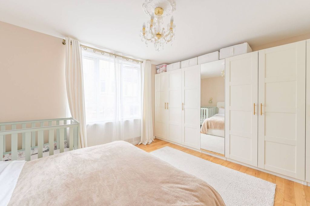 Property photo 1 of 18