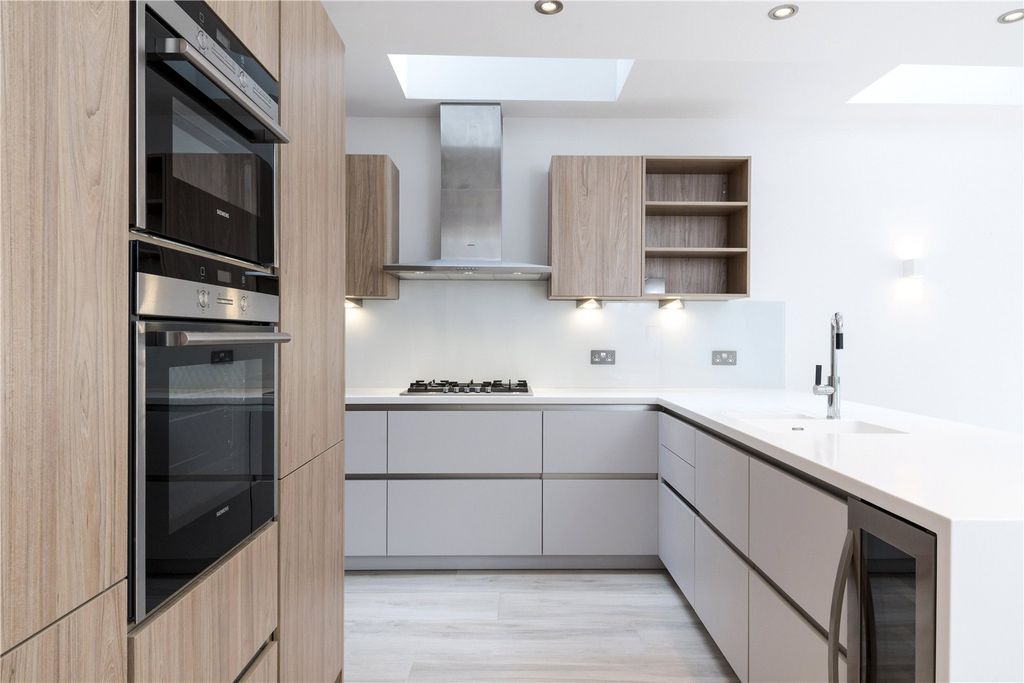 Property photo 3 of 9