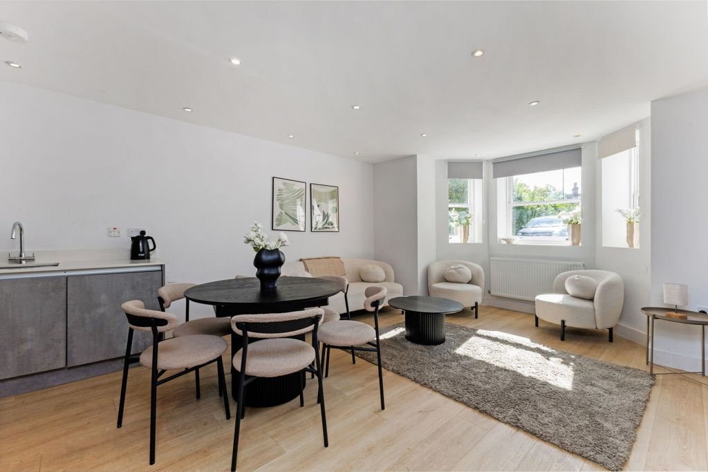 Property photo 1 of 18 98216_2-103-Thurl...
