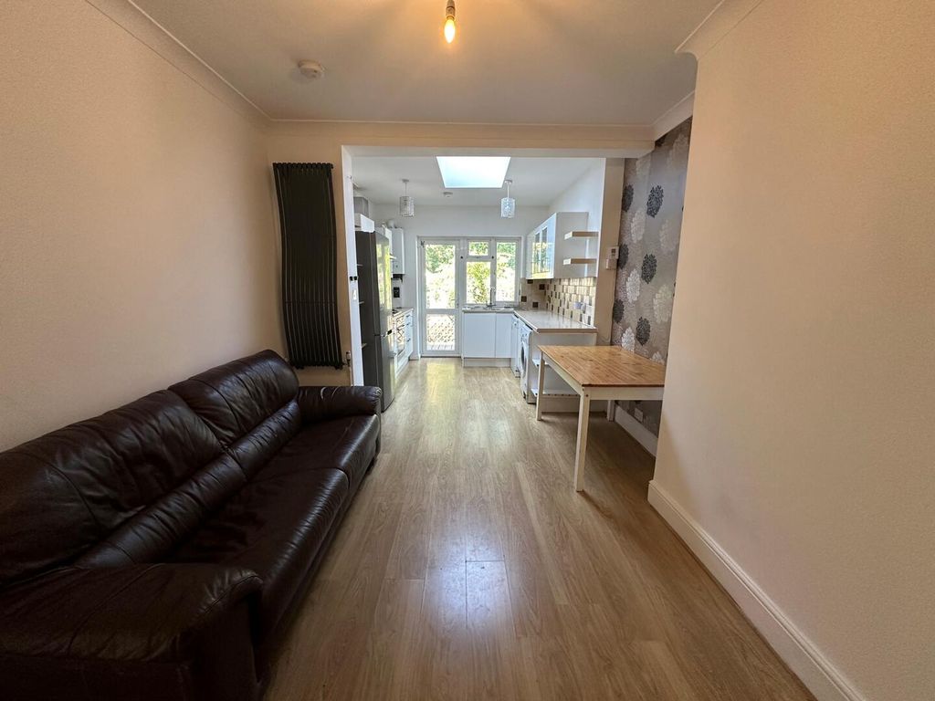 Property photo 1 of 11 Living Room