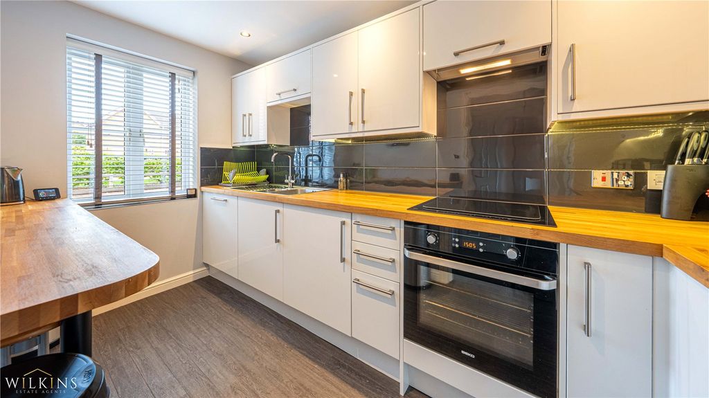 Property photo 2 of 36 Picture No. 12