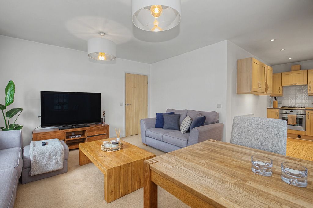 Property photo 2 of 28 {"Order_Id": "F1168225-F31F-4Dd4-B964-0Dcccdf8B8d6", "Image_Id": "Fae12072-F7Ff-46d3-A9d9-d35cd376B20E"}