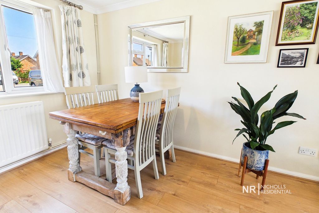Property photo 3 of 17 Dining Area