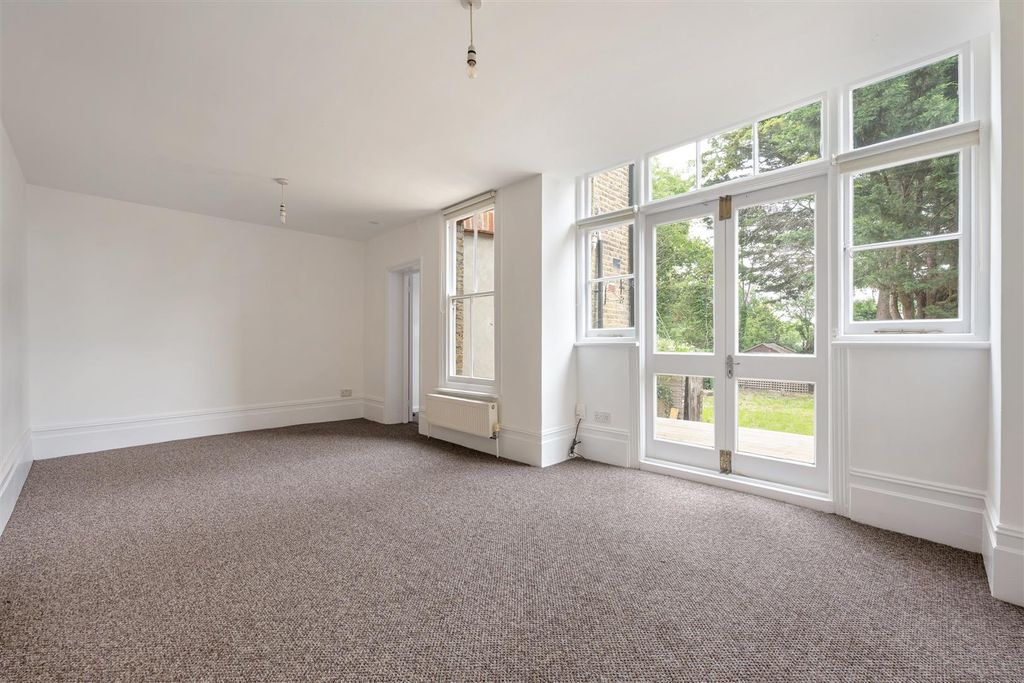 Property photo 3 of 19 Empress Avenue, Ig8