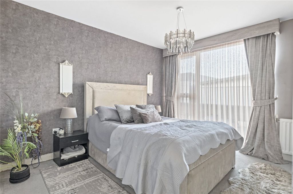 Property photo 3 of 12 Picture No. 18