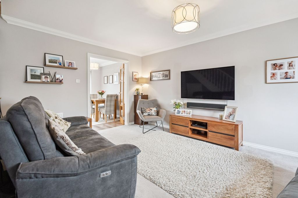 Property photo 2 of 28