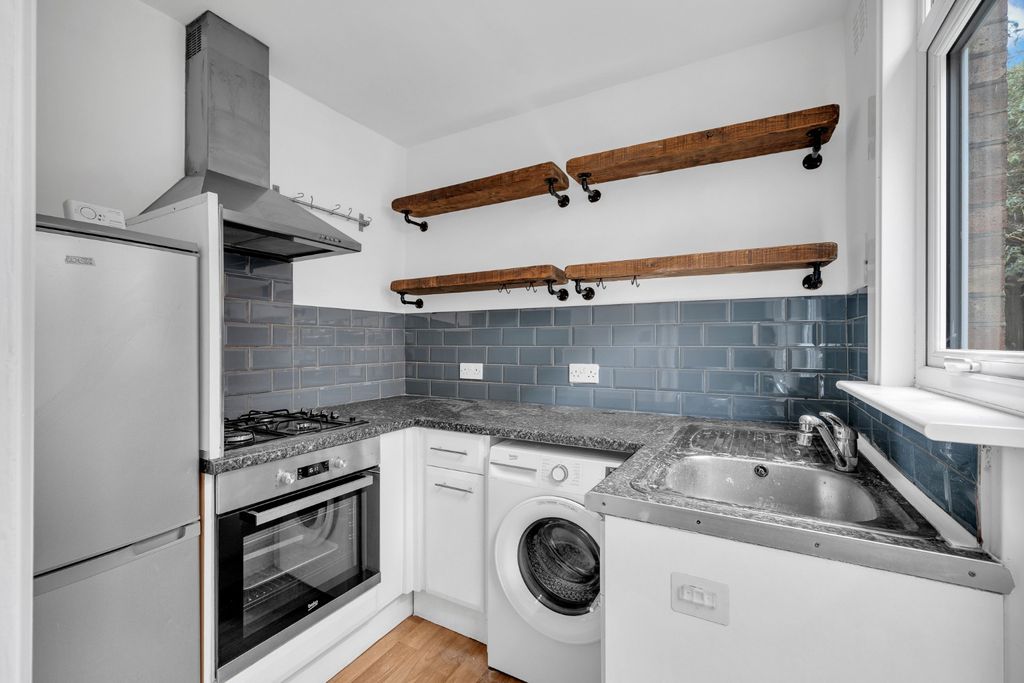 Property photo 3 of 13 4553333